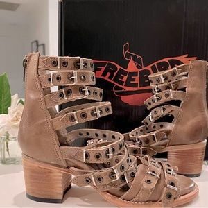 NIB - Freebird Cassandra strappy sandals - size 7, (easily fits up to size 8)